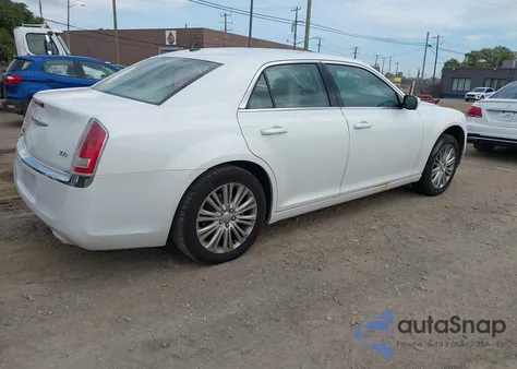 2013 Chrysler 300 Motown z USA, uszkodzony, nr VIN 2C3CCARG0DH520442